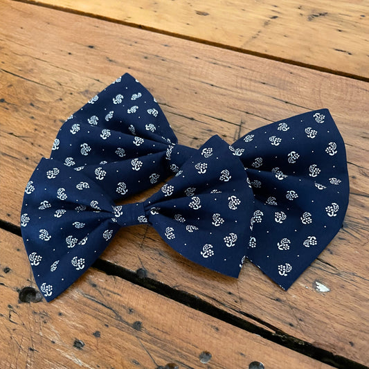 Trachtenfliege FRIDO - Gr. L - dunkelblau-weiß