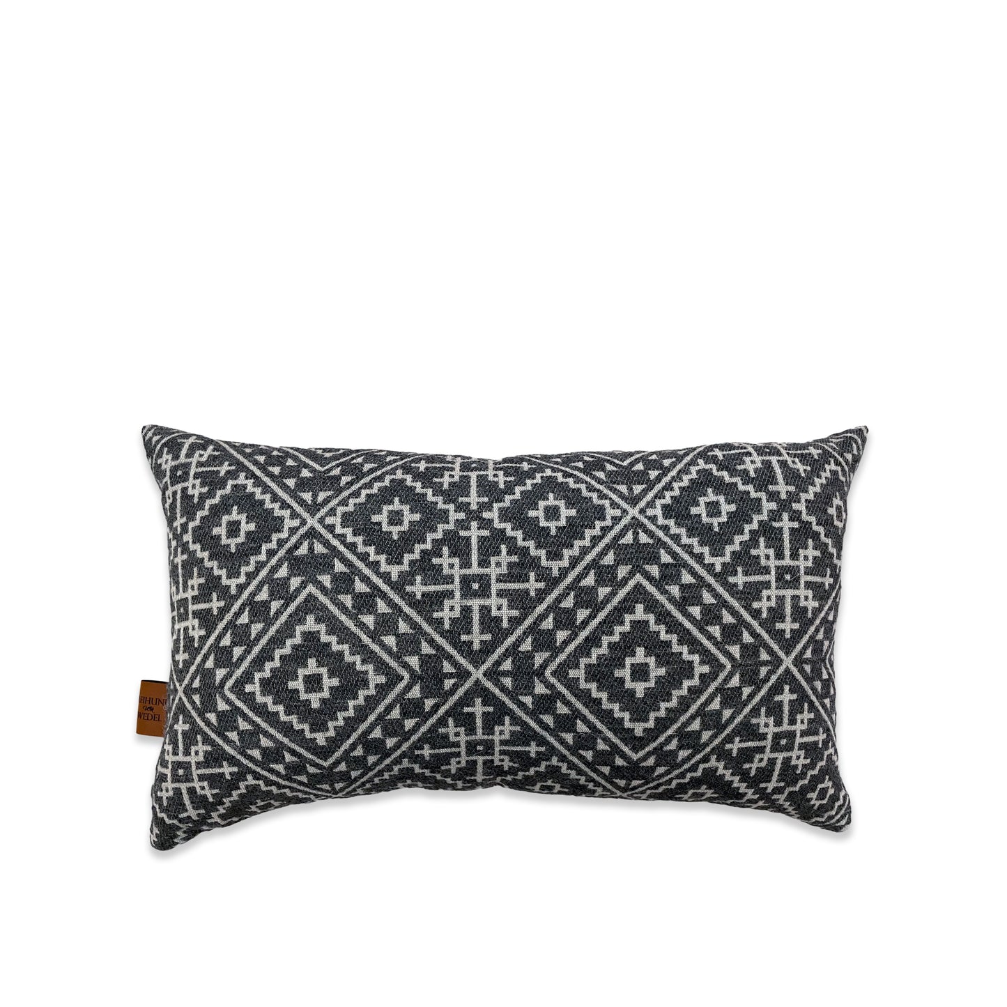 Rückseite des Dekokissens aus zweifarbigem italienischem Jacquard mit FREIHUND VON WEDEL-Label in der Seitennaht